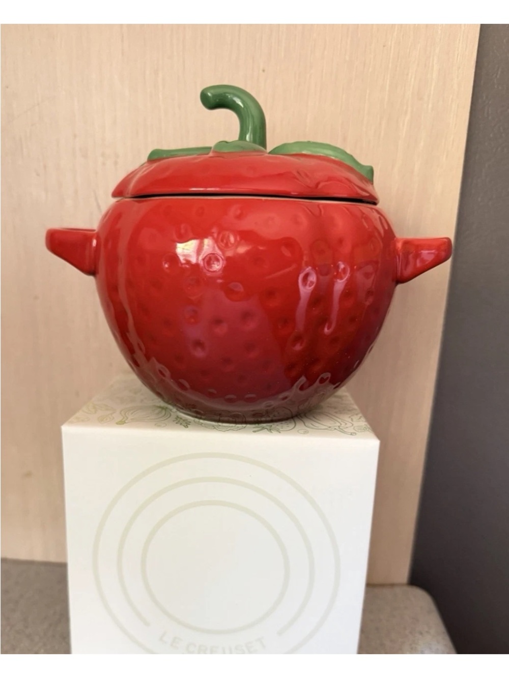 New Le Creuset Mini Cocotte Figural Strawberry Covered Stoneware 19oz / 570ml